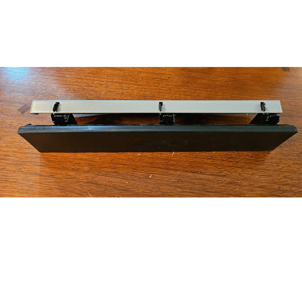 Bostitch 3-hole Paper Puncher EUC - Picture 2 of 3